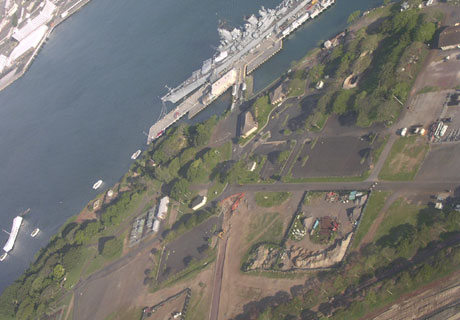 ラナイ島空港前の国旗